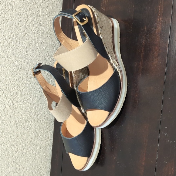 New In Box Sofia Genuine Leather 3.5" Wedge Shoes by European Heels Size 9 / 40 - Picture 11 of 12